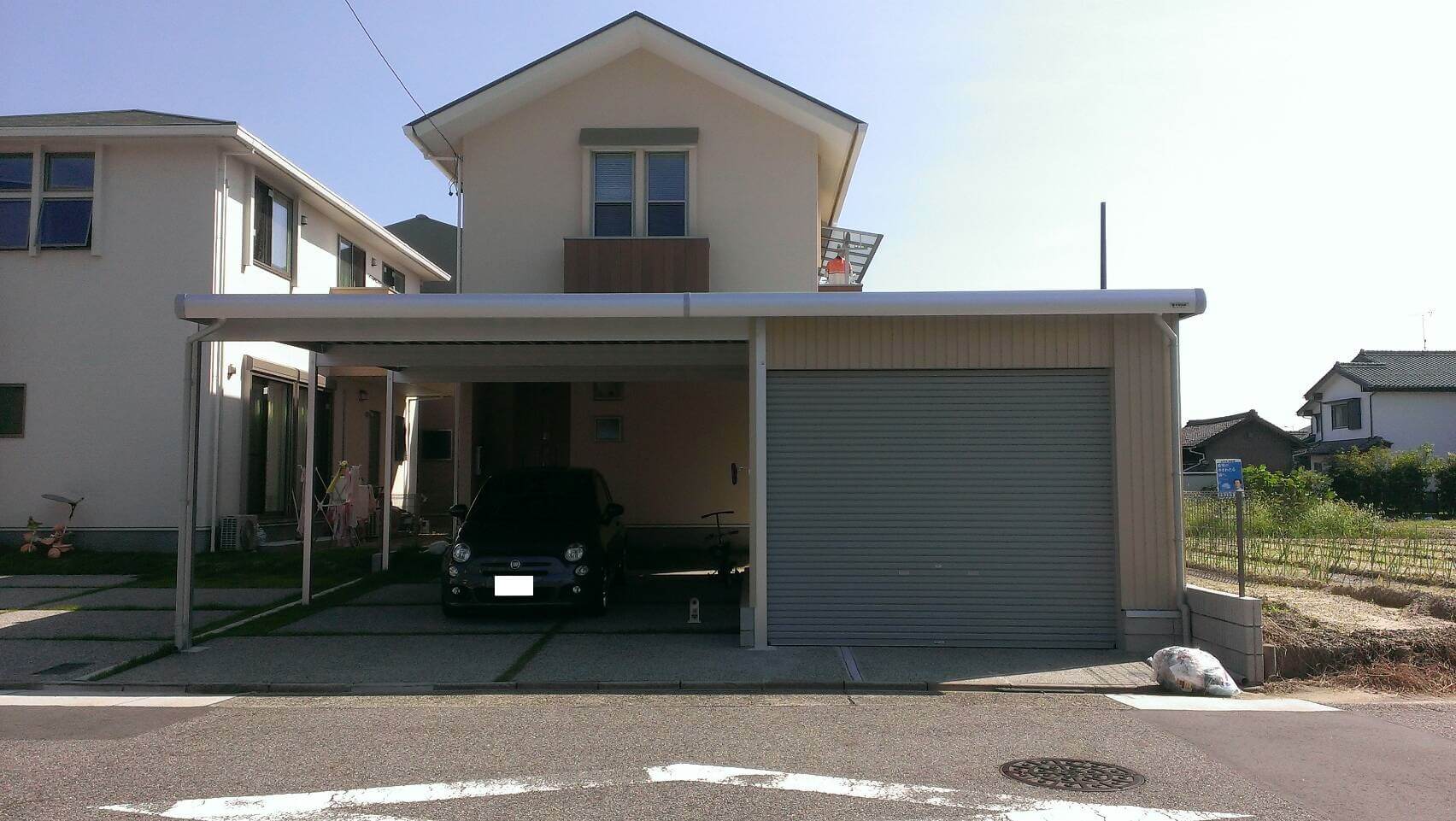 シャッター付ガレージ
