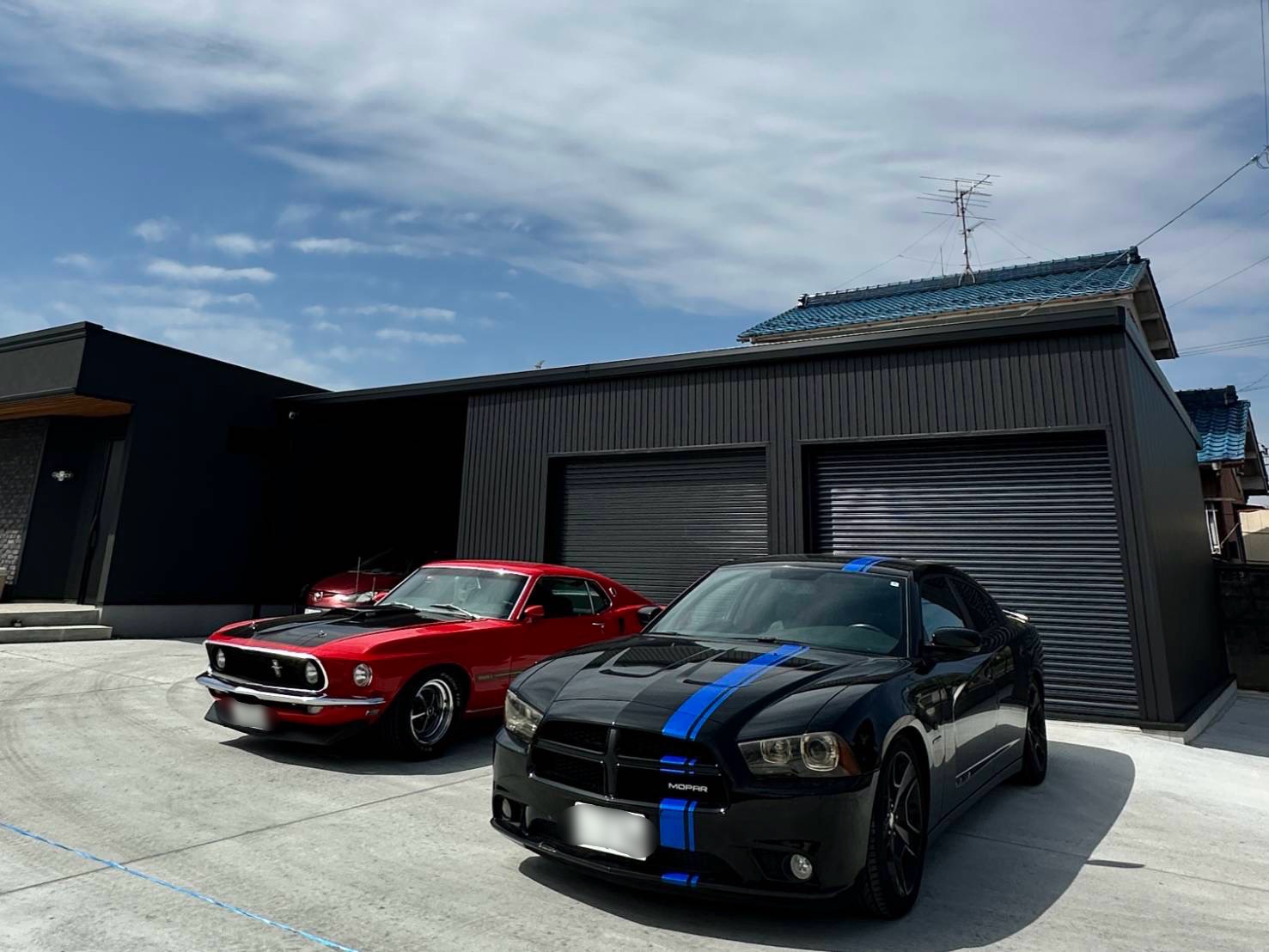アメ車の圧にも負けない！完全無欠の2台用ガレージ