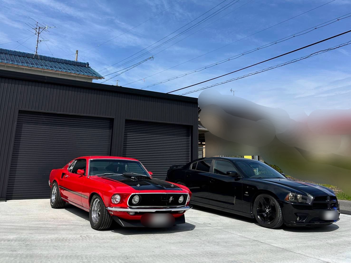 アメ車の圧にも負けない！完全無欠の2台用ガレージ