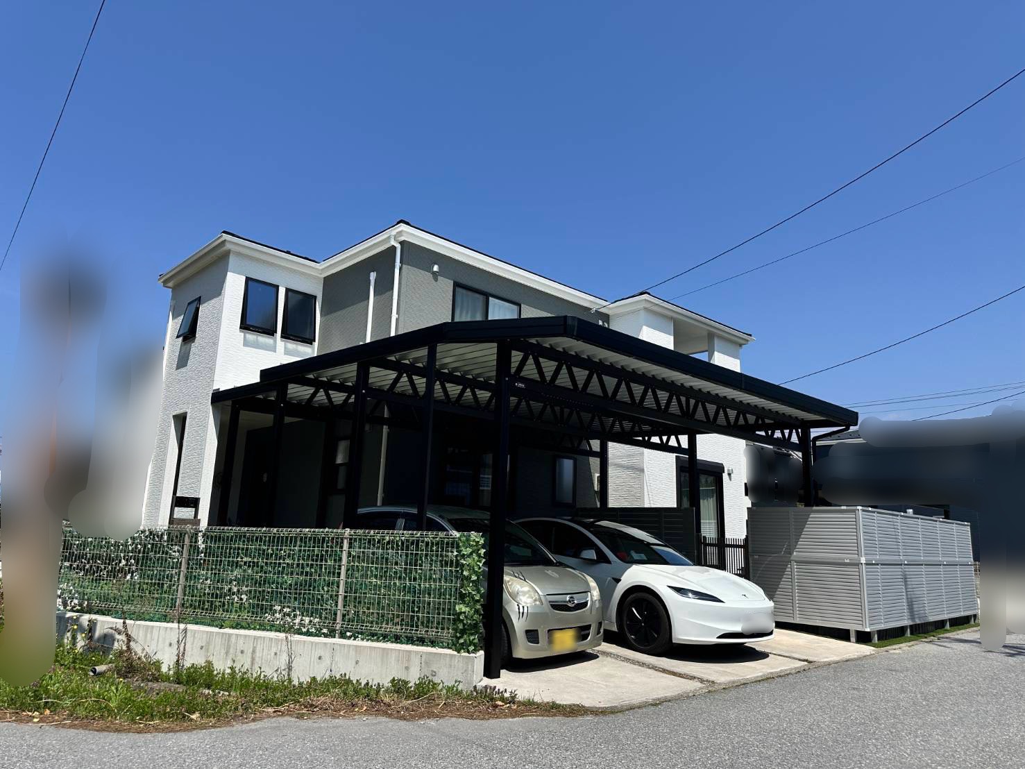 積雪地域でも安心！玄関先までしっかりカバーする3台用カーポート