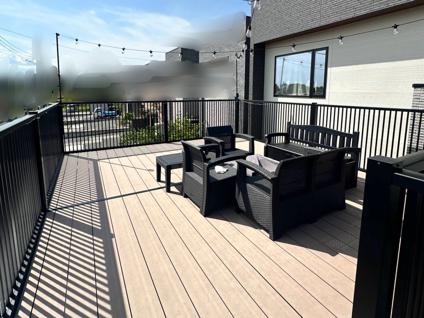 バルコニーで新しい生活空間を！バルコニー付き2台用カーポート