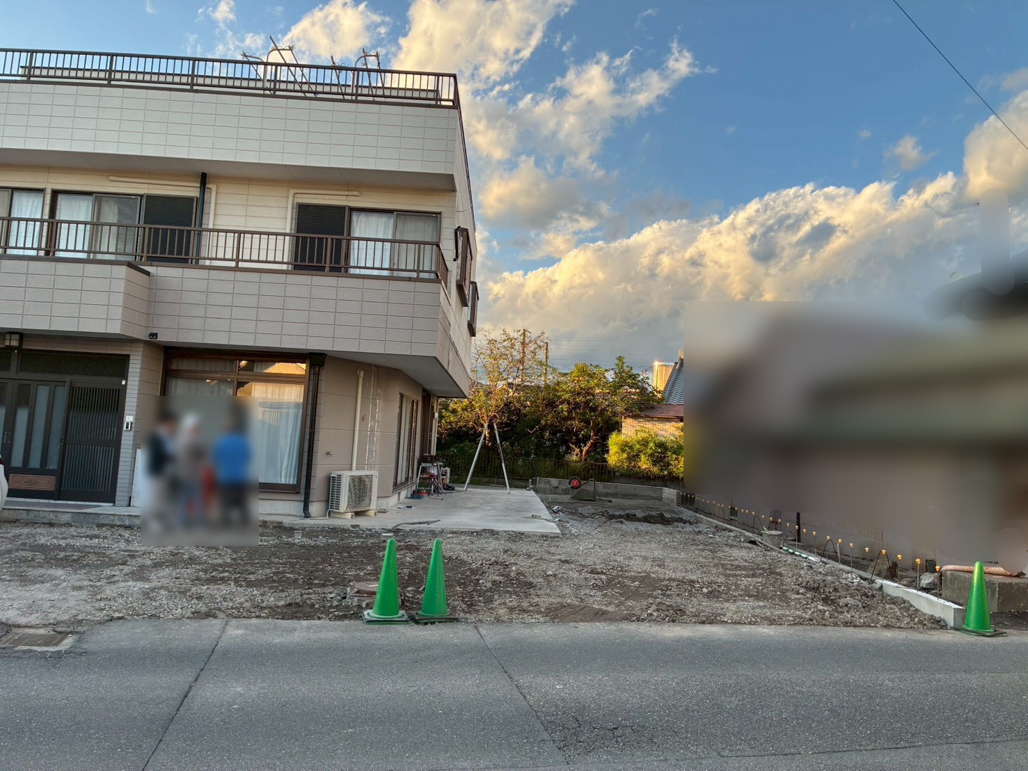 住宅との一体感が美しい！3台用カーポート