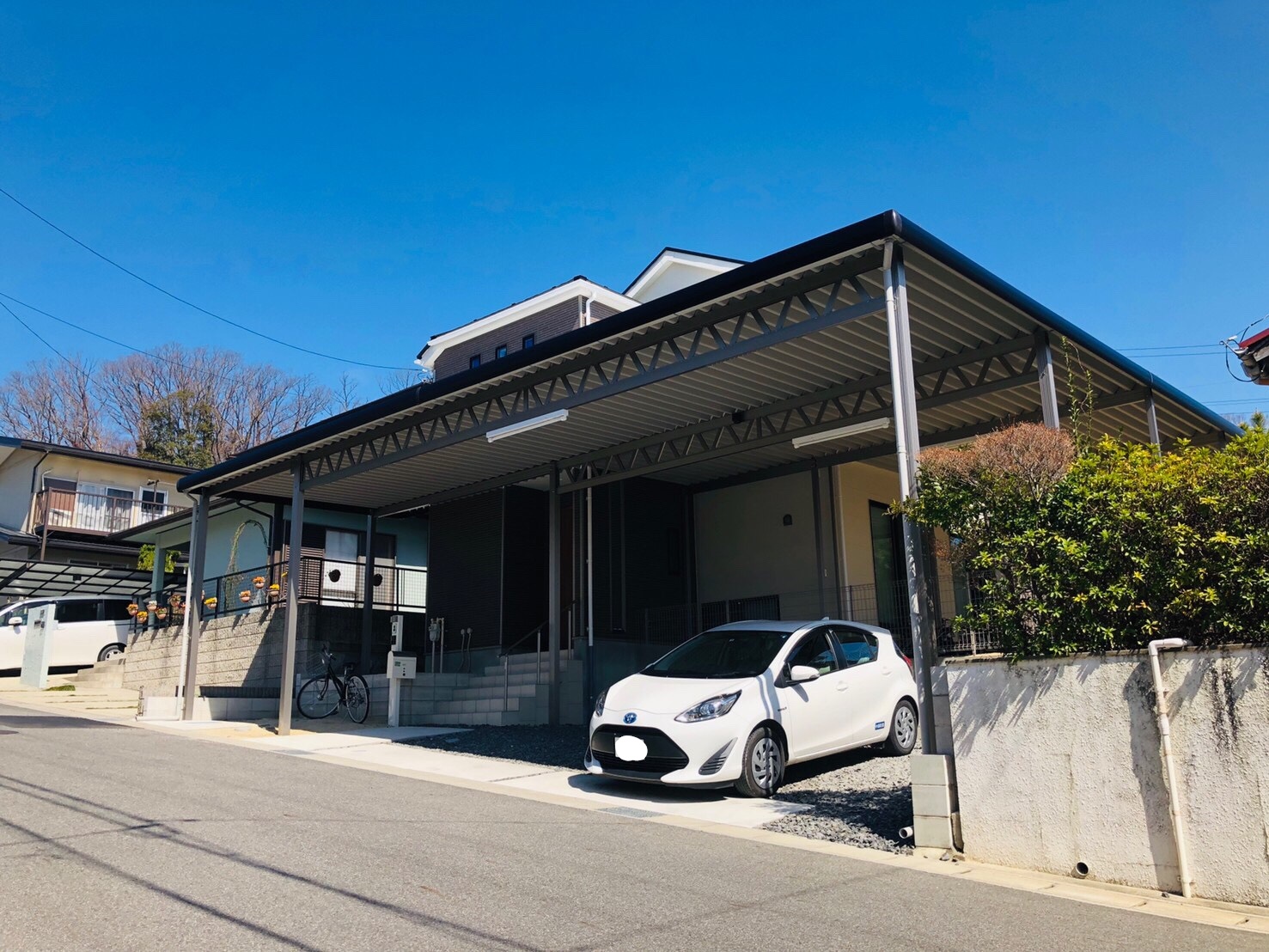 折板ガレージ 庭全体 オーダーガレージ カーポートは中部住器 名古屋 愛知 埼玉