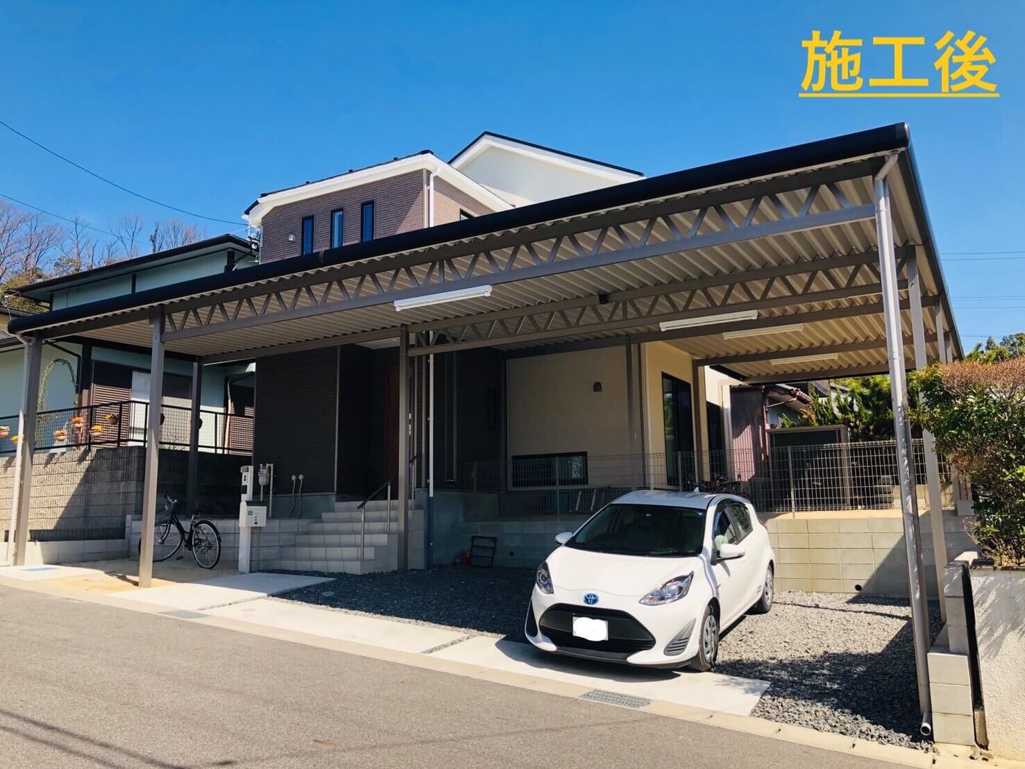 折板ガレージ  庭全体