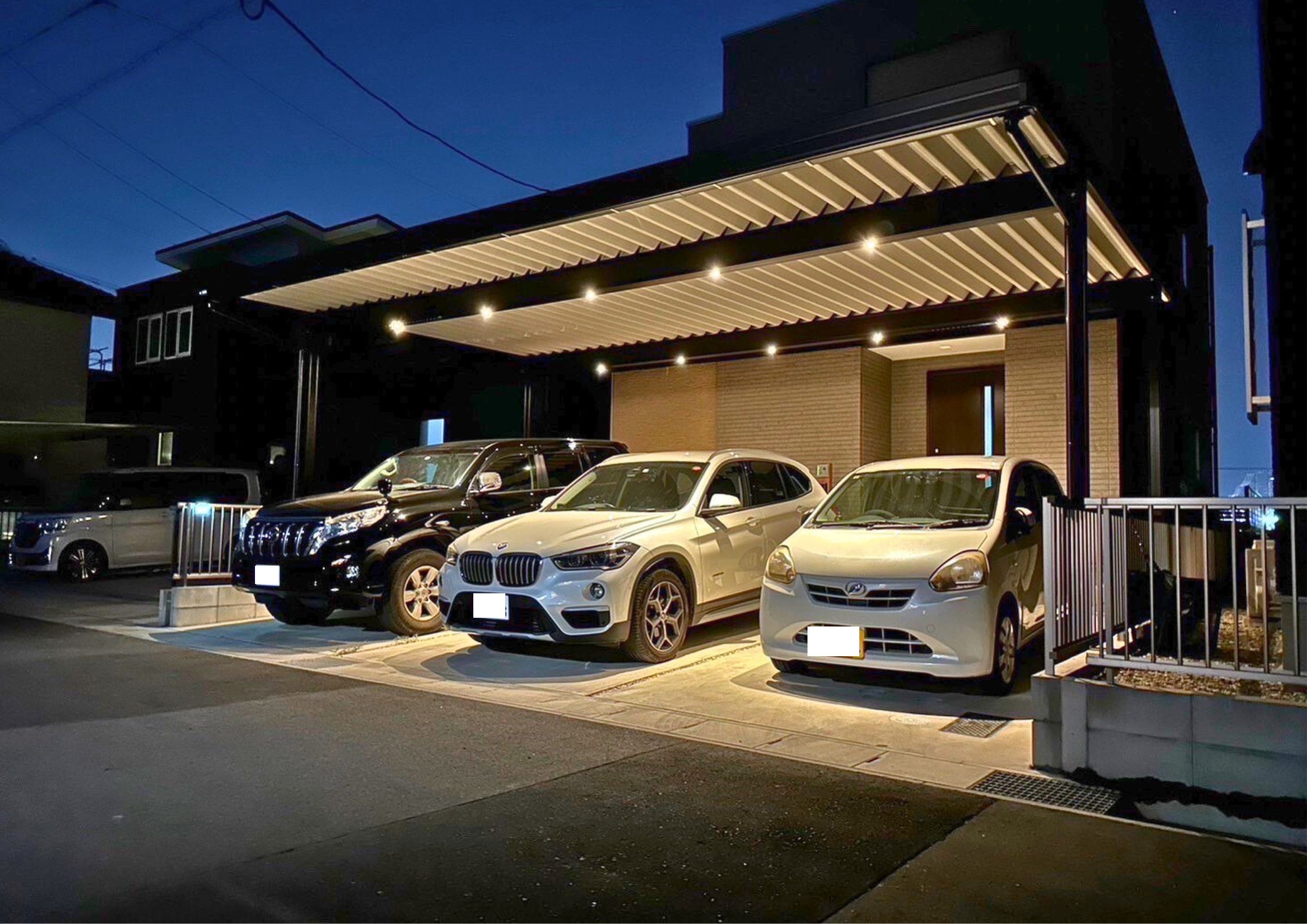 夜の駐車空間を格上げする高級感あふれるカーポート施工事例