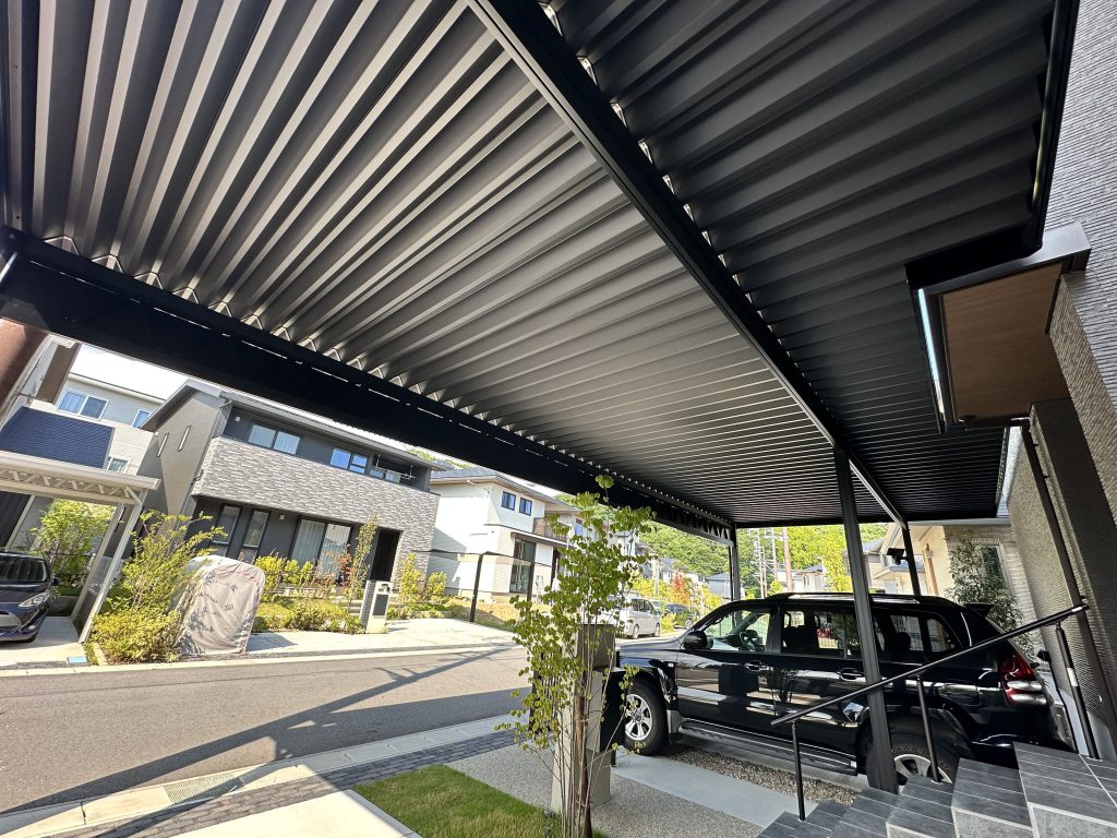 C&J GARAGE ブラックエディション｜全て黒の重厚デザイン・中間柱なしワイドスパン施工事例