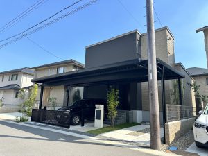 C&J GARAGE ブラックエディション｜全て黒の重厚デザイン・中間柱なしワイドスパン施工事例