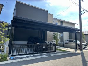 C&J GARAGE ブラックエディション｜全て黒の重厚デザイン・中間柱なしワイドスパン施工事例