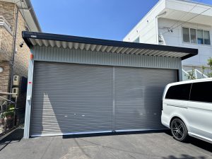 カーコーティング店向け4台用ガレージ｜高級車保管に最適なブルーグレー外壁＆セコム完備