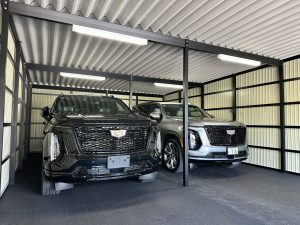 カーコーティング店向け4台用ガレージ｜高級車保管に最適なブルーグレー外壁＆セコム完備