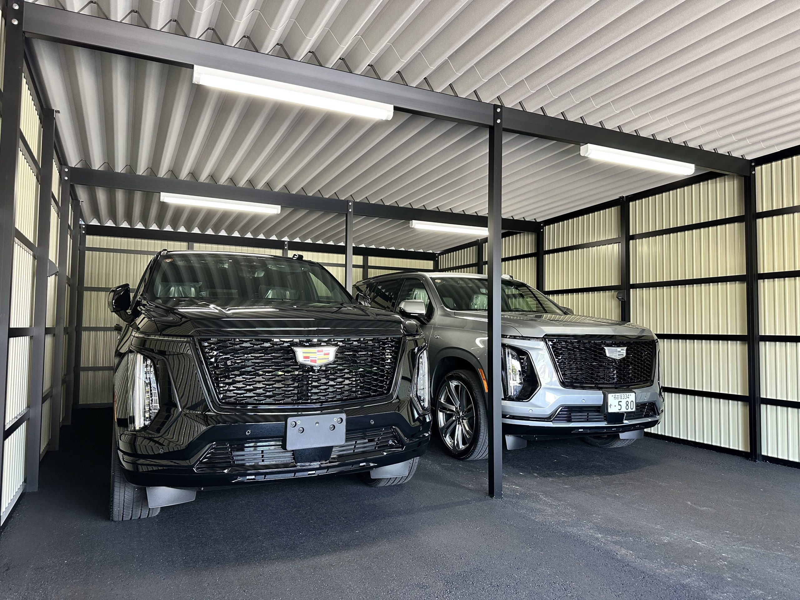 カーコーティング店向け4台用ガレージ｜高級車保管に最適なブルーグレー外壁＆セコム完備