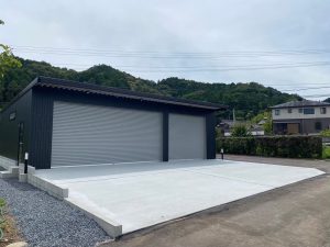 大型倉庫 ― 多用途に対応するシャッター付車庫