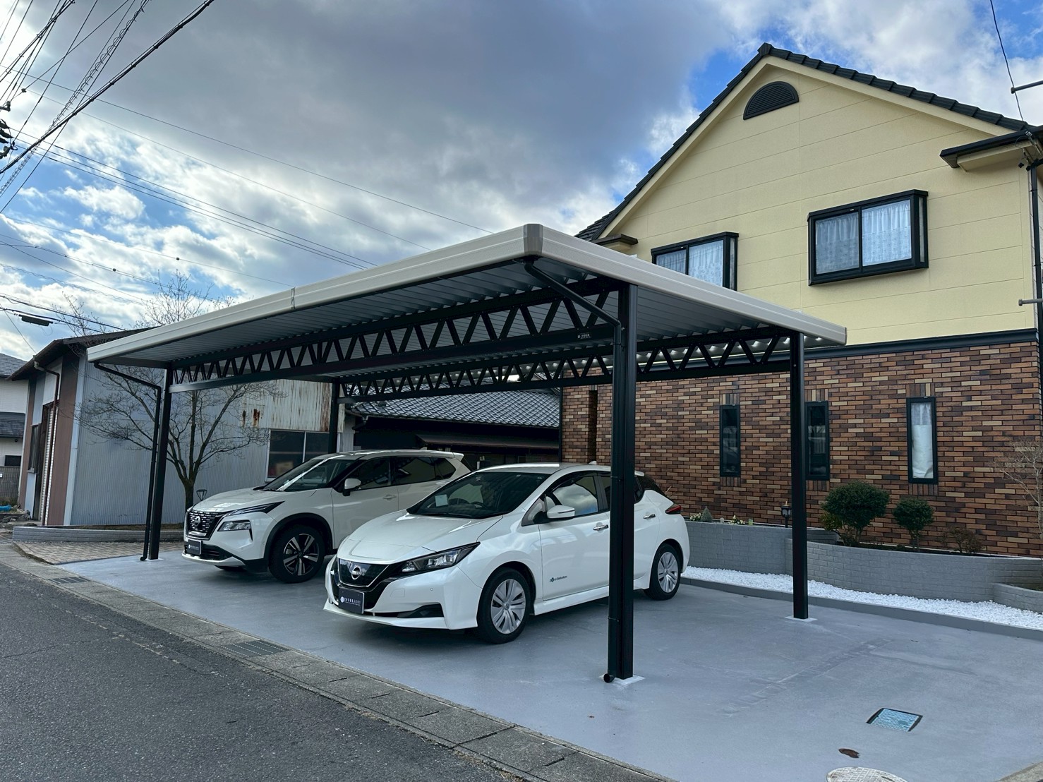 3台用ツートンカラーカーポート施工事例
