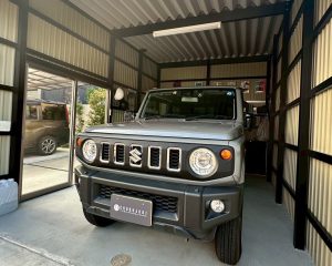 1台用ガレージ・車庫 / ガラス戸で魅せるデザイン