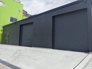 【法人様向け】オフィス・店舗併用型倉庫＆車庫施工事例｜断熱・水回り対応可能な多機能ガレージ