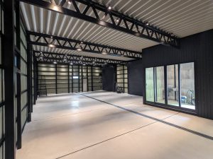 【法人様向け】オフィス・店舗併用型倉庫＆車庫施工事例｜断熱・水回り対応可能な多機能ガレージ