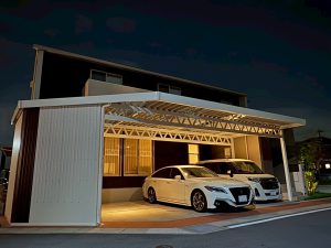 角地を有効活用したホワイトカラー折板カーポート