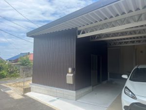カーポート一体型ガレージ・倉庫（ブラウン×ステンカラー）