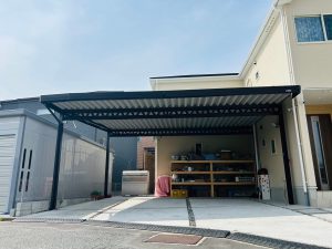 敷地ぴったりサイズのオーダーメイドカーポート（3台用）
