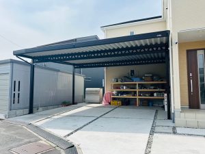 敷地ぴったりサイズのオーダーメイドカーポート（3台用）