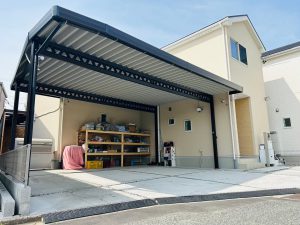 敷地ぴったりサイズのオーダーメイドカーポート（3台用）