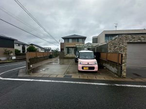 広々3台用トラスカーポートで快適な駐車スペースを実現