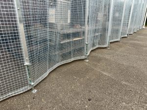 工場資材置き場用カーテン付きストックヤード｜高さ4mの大型空間もすっきり有効活用