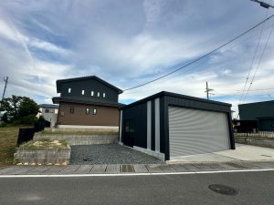 2台用車庫ガレージ｜ブラック×シルバーのスタイリッシュデザイン