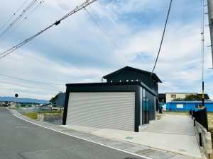 2台用車庫ガレージ｜ブラック×シルバーのスタイリッシュデザイン
