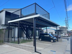屋上庭園で楽しむ暮らし。家族の思い出を重ねるバルコニー付きカーポート【愛知県豊田市】