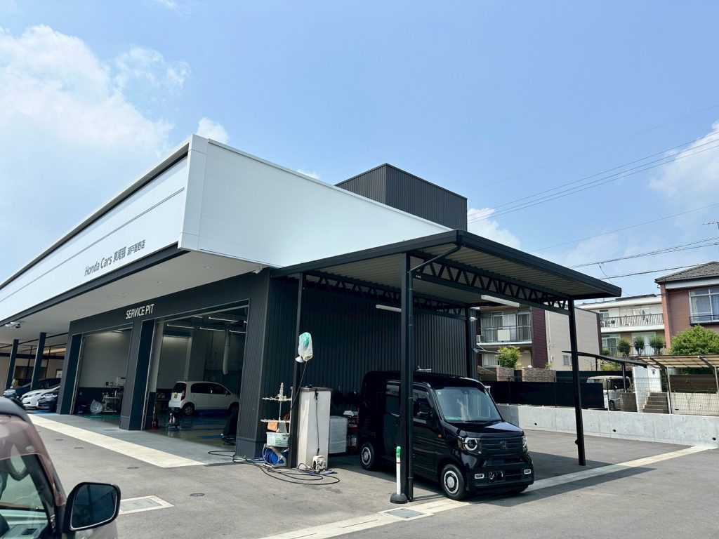 ホンダカーズ東尾張 瀬戸菱野店様｜洗車後の仕上げ作業に最適な日陰スペースをつくるオーダーメイドカーポート（愛知県瀬戸市）
