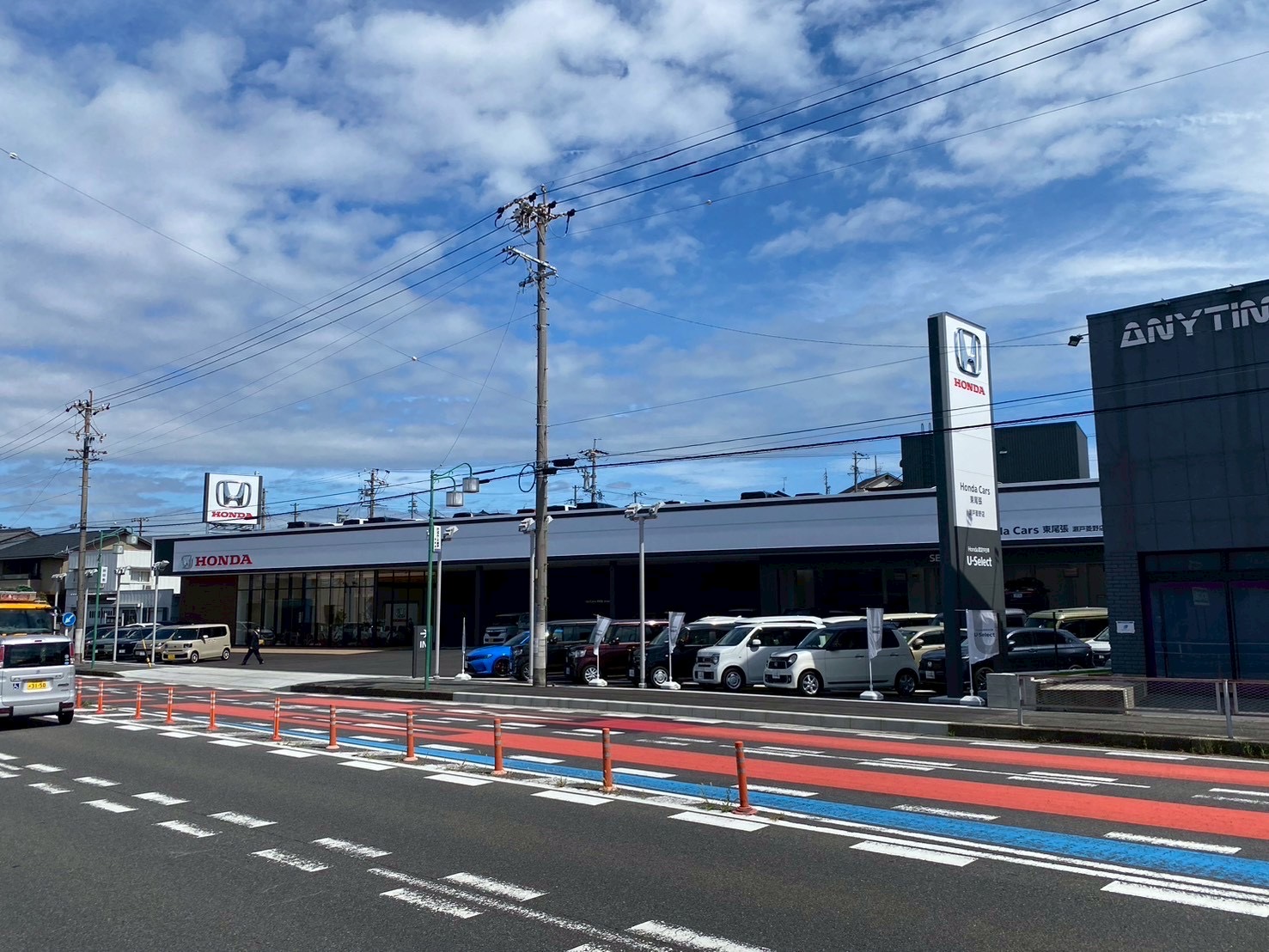 ホンダカーズ東尾張 瀬戸菱野店様｜洗車後の仕上げ作業に最適な日陰スペースをつくるオーダーメイドカーポート（愛知県瀬戸市）