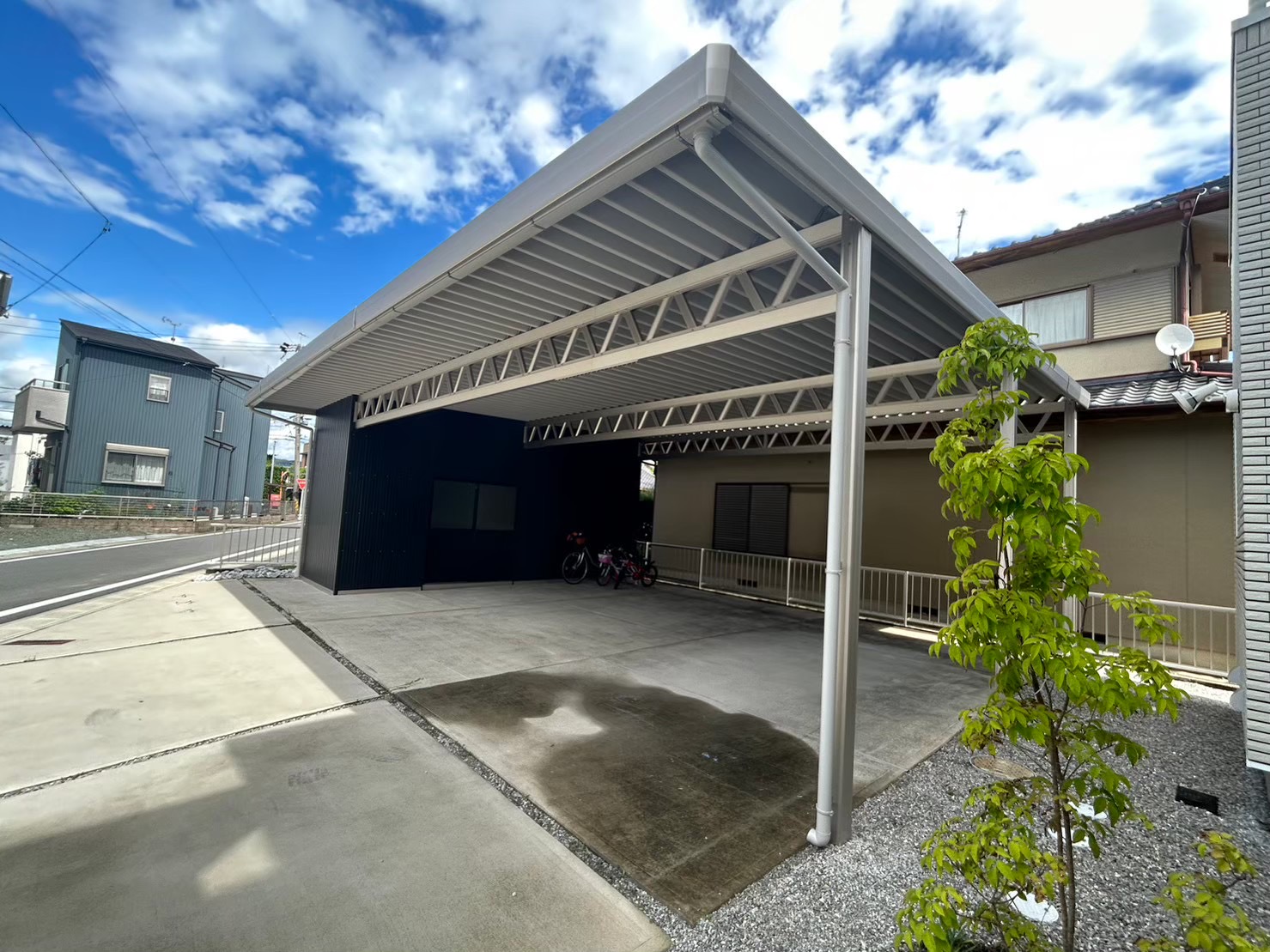 収納庫付き・一体型オーダーカーポート《3台用》｜愛知県豊川市