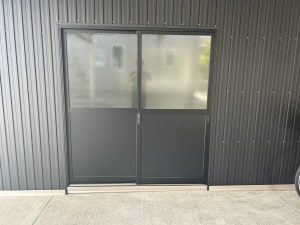 収納庫付き・一体型オーダーカーポート《3台用》｜愛知県豊川市