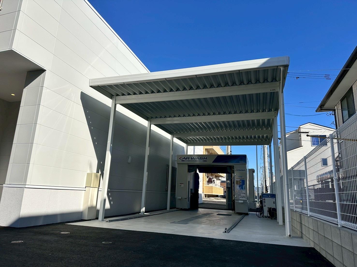 ネクステージ豊橋新店舗 洗車機スペースに専用屋根を設置