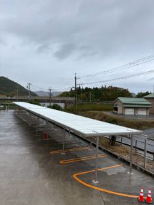 工場敷地内に設置した従業員駐車場用カーポート