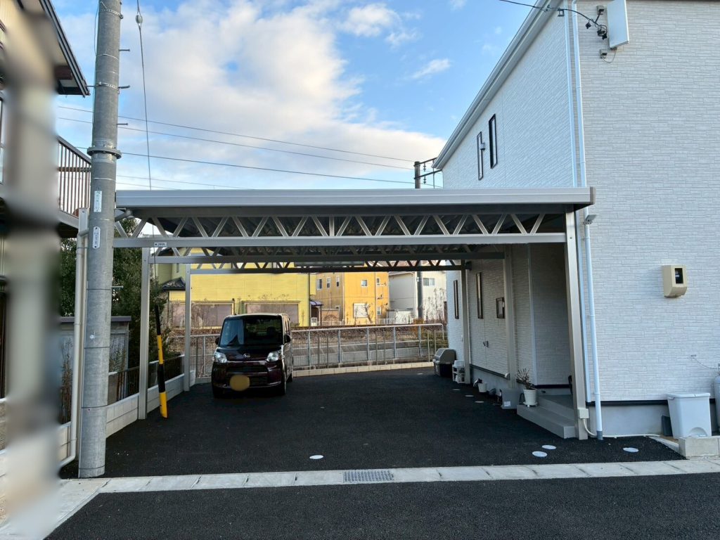 駐車場を最大限に活用した4台用ガレージ