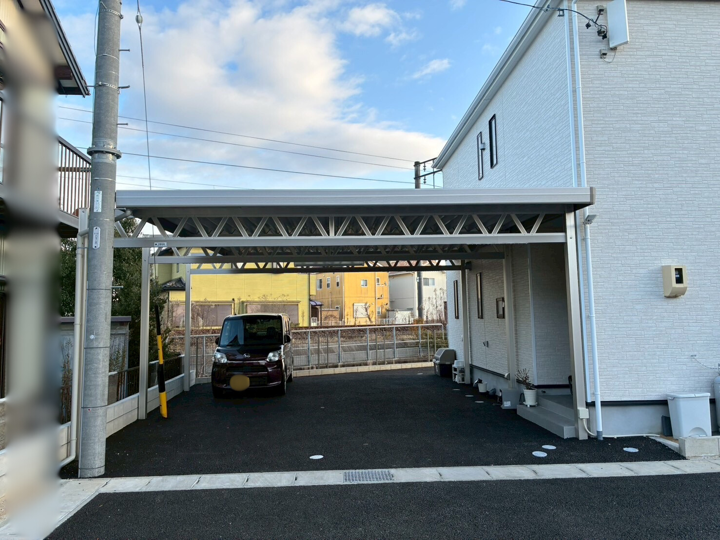 駐車場を最大限に活用した4台用ガレージ