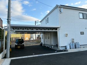 駐車場を最大限に活用した4台用ガレージ