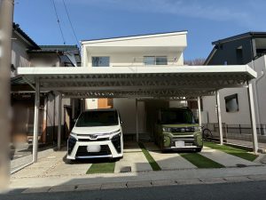 敷地の雰囲気をそのまま活かす2台用ガレージ