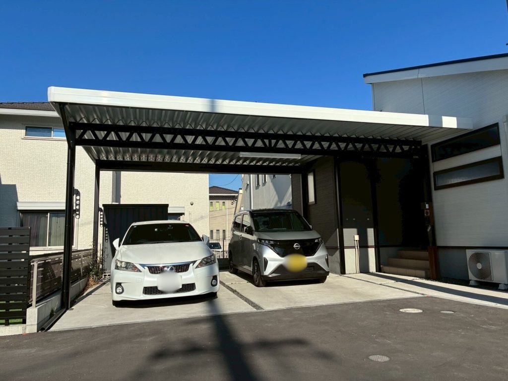 平屋にピッタリ！　二台用カーポート