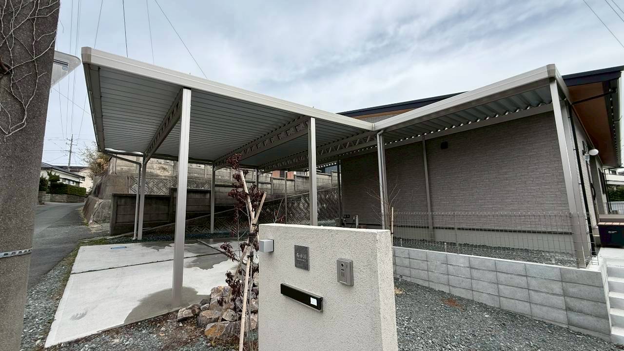 平屋第二弾　4台用カーポート