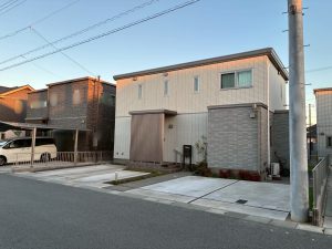 間口10m越え！　広々使える４台用ガレージ