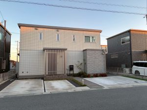 間口10m越え！　広々使える４台用ガレージ