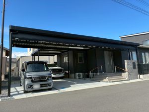 平屋との一体感が美しい カーポート