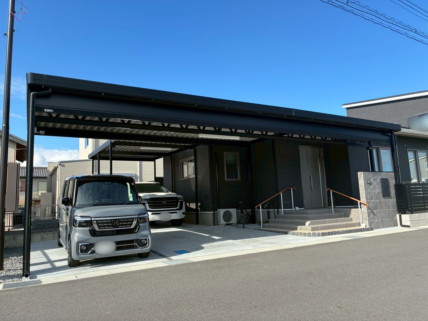 平屋との一体感が美しい カーポート