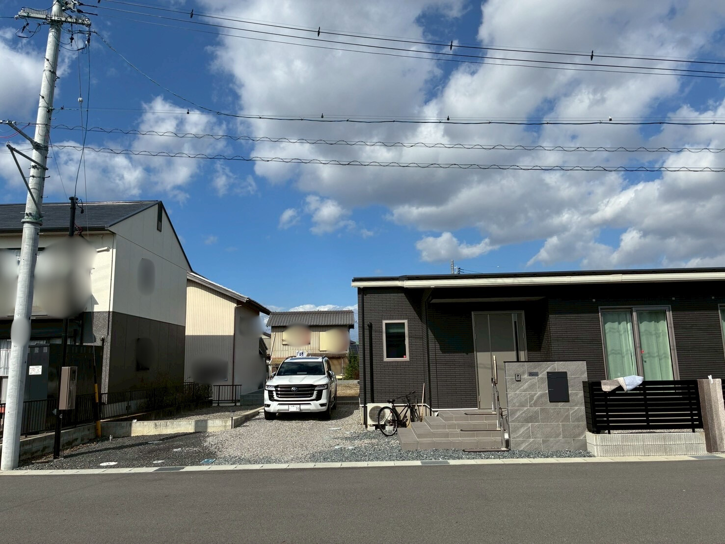 平屋との一体感が美しい カーポート
