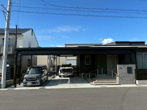 平屋との一体感が美しい カーポート