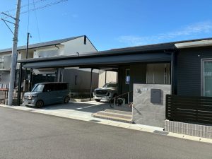 平屋との一体感が美しい カーポート
