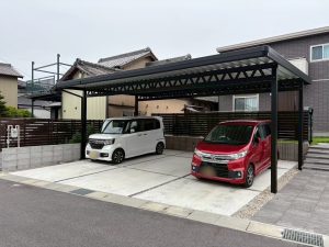 既存のアプローチをそのまま活かす！　３台用カーポート